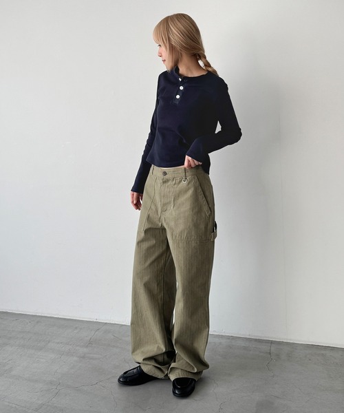 CANAL JEAN（キャナルジーン）の「HARING　ヴィンテージコットンヘンリーロングTシャツ（Tシャツ/カットソー・レディース・ネイビー/ホワイト/グレー/ブラウン/チャコールグレー/カーキ・ONE SIZE）」の13枚目の写真