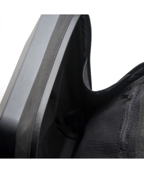 UNITED NUDE(ユナイテッドヌード)の「Stealth Backpack L(バックパック/リュック・メンズ・ブラック・LARGE)」の6枚目の写真