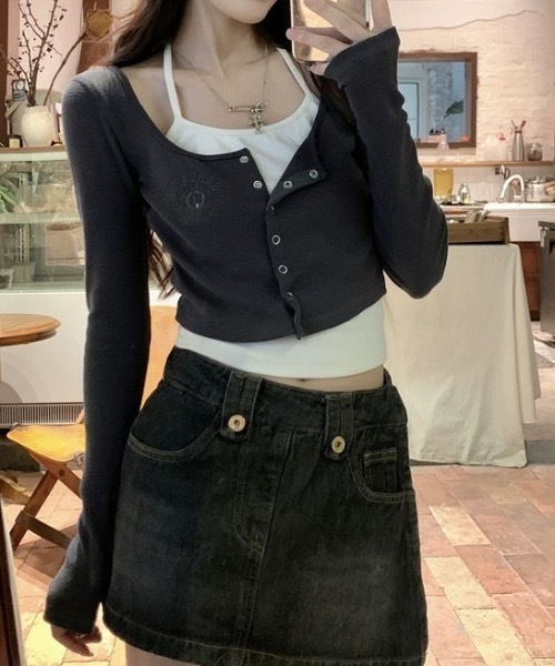 lilful(リルフル)の「ワンポイントフェイクレイヤード フロントボタンコンパクトトップス(Tシャツ/カットソー・レディース・チャコール/グレー・M/L)」の19枚目の写真