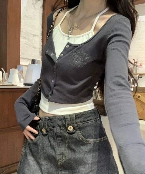 lilful(リルフル)の「ワンポイントフェイクレイヤード フロントボタンコンパクトトップス(Tシャツ/カットソー・レディース・チャコール/グレー・M/L)」の22枚目の写真