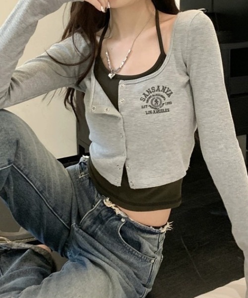 lilful(リルフル)の「ワンポイントフェイクレイヤード フロントボタンコンパクトトップス(Tシャツ/カットソー・レディース・チャコール/グレー・M/L)」の9枚目の写真