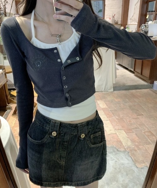 lilful(リルフル)の「ワンポイントフェイクレイヤード フロントボタンコンパクトトップス(Tシャツ/カットソー・レディース・チャコール/グレー・M/L)」の16枚目の写真
