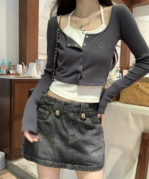 lilful(リルフル)の「ワンポイントフェイクレイヤード フロントボタンコンパクトトップス(Tシャツ/カットソー・レディース・チャコール/グレー・M/L)」の18枚目の写真