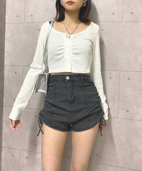 d.i.a.サイドリングブラックデニムショートパンツ d.i.a（ショートパンツ）のフリマアイテム一覧