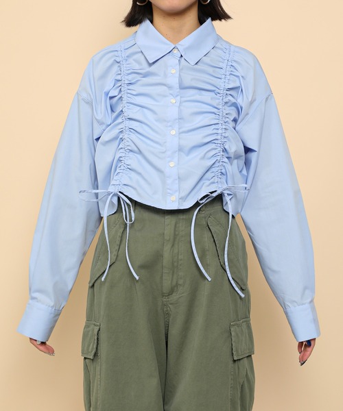 en CAnAF(エンカナフ)の「フロントシャーリング リボン ショート シャツ(シャツ/ブラウス・レディース・オフホワイト/ブルー/スカイブルー系1・フリー)」の4枚目の写真