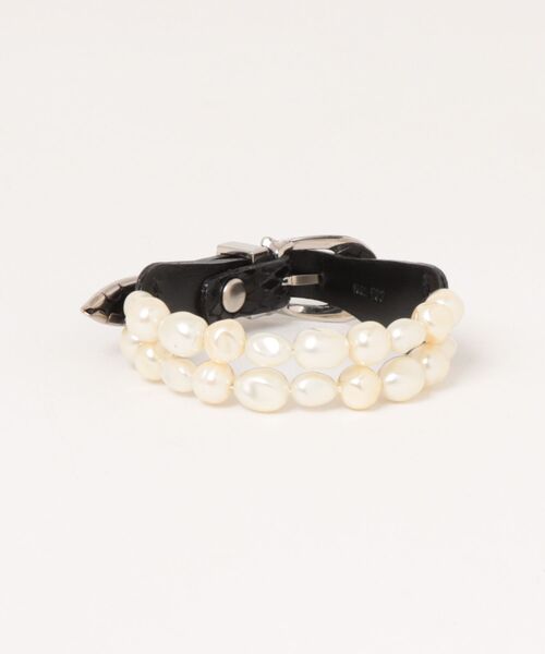 TOGA(トーガ)の「PEARL BANGLE(ブレスレット・レディース・ホワイト・ONE SIZE)」の2枚目の写真
