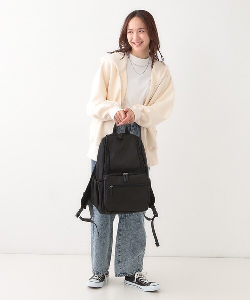 SHOO・LA・RUE(シューラルー)の「【撥水】多ポケット機能リュック(バックパック/リュック・レディース・ブラック/ライトグレー・00)」の4枚目の写真