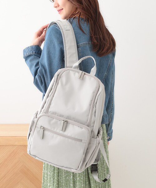 SHOO・LA・RUE(シューラルー)の「【撥水】多ポケット機能リュック(バックパック/リュック・レディース・ブラック/ライトグレー・00)」の5枚目の写真
