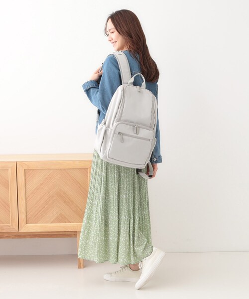 SHOO・LA・RUE(シューラルー)の「【撥水】多ポケット機能リュック(バックパック/リュック・レディース・ブラック/ライトグレー・00)」の6枚目の写真