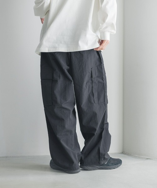 LOWRYS FARM（ローリーズファーム）の「ナイロンワイドカーゴパンツ　327281（カーゴパンツ・メンズ・カーキ/グレー/ブラック・MEDIUM/LARGE）」の14枚目の写真