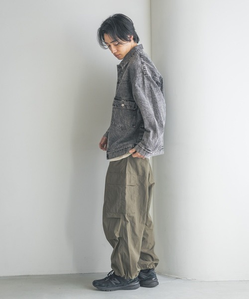 LOWRYS FARM（ローリーズファーム）の「ナイロンワイドカーゴパンツ　327281（カーゴパンツ・メンズ・カーキ/グレー/ブラック・MEDIUM/LARGE）」の16枚目の写真