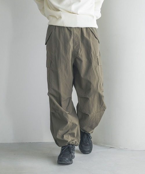 LOWRYS FARM（ローリーズファーム）の「ナイロンワイドカーゴパンツ　327281（カーゴパンツ・メンズ・カーキ/グレー/ブラック・MEDIUM/LARGE）」の11枚目の写真