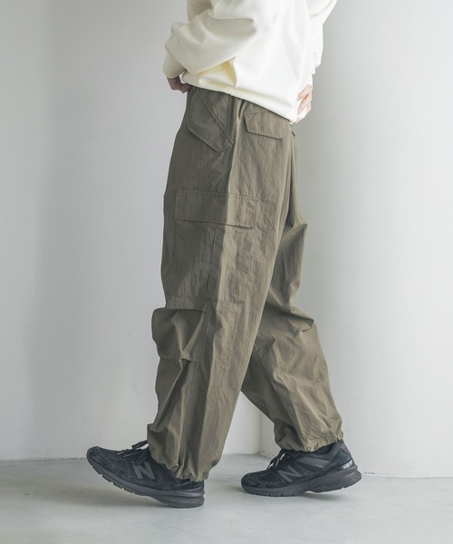 LOWRYS FARM（ローリーズファーム）の「ナイロンワイドカーゴパンツ　327281（カーゴパンツ・メンズ・カーキ/グレー/ブラック・MEDIUM/LARGE）」の12枚目の写真