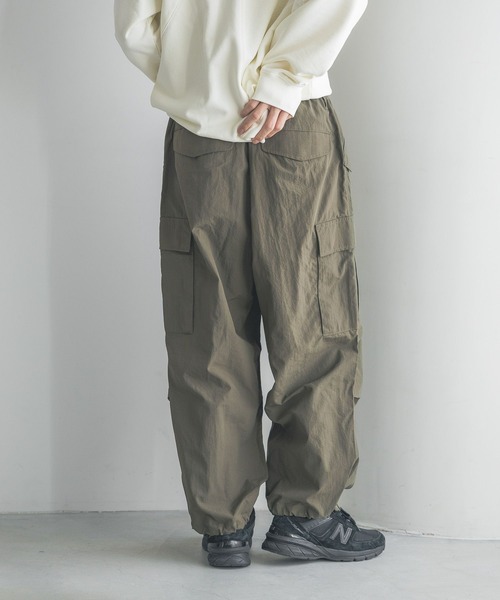 LOWRYS FARM（ローリーズファーム）の「ナイロンワイドカーゴパンツ　327281（カーゴパンツ・メンズ・カーキ/グレー/ブラック・MEDIUM/LARGE）」の4枚目の写真