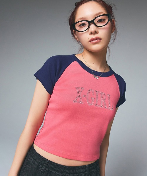 セール】RHINESTONE ROMAN TYPE LOGO RAGLAN S/S BABY TEE（T
