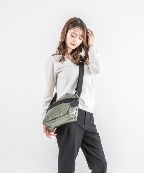 Jack Gomme(ジャックゴム)の「【JACK GOMME/ジャックゴム】ショルダーバッグ メッセンジャーバッグ RIGA(ショルダーバッグ・レディース・ブラック/ホワイト/カーキ/ゴールド/アイボリー/ブルー/ガンメタ/ブラウン/パープル・FREE)」の15枚目の写真