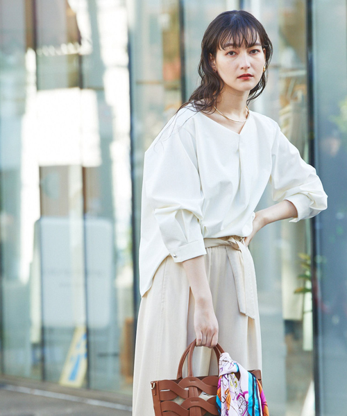 qualite（カリテ）の「2WAYストレッチタックブラウス/オフィスカジュアル（シャツ/ブラウス・レディース・ブラック/オフホワイト・フリー）」の6枚目の写真