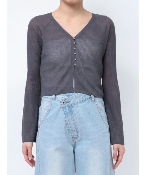 LAGUNAMOON（ラグナムーン）の「ミニパールボタンショートニットカーディガン（カーディガン/ボレロ・レディース・チャコールグレー/アイボリー/ピンク・FREE）」の6枚目の写真