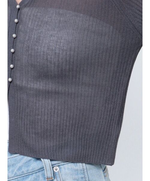 LAGUNAMOON（ラグナムーン）の「ミニパールボタンショートニットカーディガン（カーディガン/ボレロ・レディース・チャコールグレー/アイボリー/ピンク・FREE）」の11枚目の写真