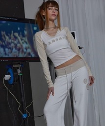 GATELESS（ゲートレス）の「【GATELESS】V NECK CROPPED RAGLAN T-SHIRT / 【ゲートレス】Vネッククロップドラグラン長袖Tシャツ（Tシャツ/カットソー）」