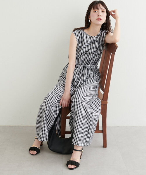 natural couture（ナチュラルクチュール）の「【WEB限定】バックシャーリングロンパース（その他パンツ・レディース・グレイッシュベージュ/チャコールグレー/その他1・FREE）」の7枚目の写真