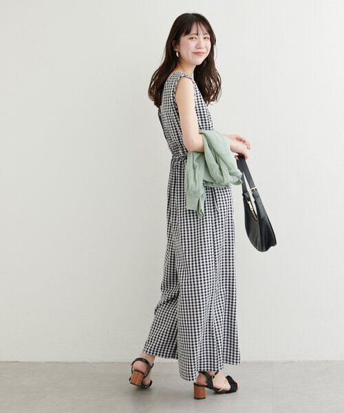 natural couture（ナチュラルクチュール）の「【WEB限定】バックシャーリングロンパース（その他パンツ・レディース・グレイッシュベージュ/チャコールグレー/その他1・FREE）」の6枚目の写真