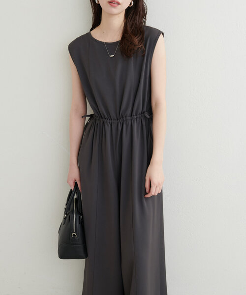 natural couture（ナチュラルクチュール）の「【WEB限定】バックシャーリングロンパース（その他パンツ・レディース・グレイッシュベージュ/チャコールグレー/その他1・FREE）」の2枚目の写真