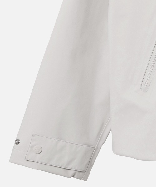 AIGLE(エーグル)の「GORE-TEX ゴアテックス 防風 撥水 防水 透湿 3レイヤー ショートフーデッドジャケット(マウンテンパーカー・レディース・オフホワイト/ブラック・40/38/36)」の14枚目の写真