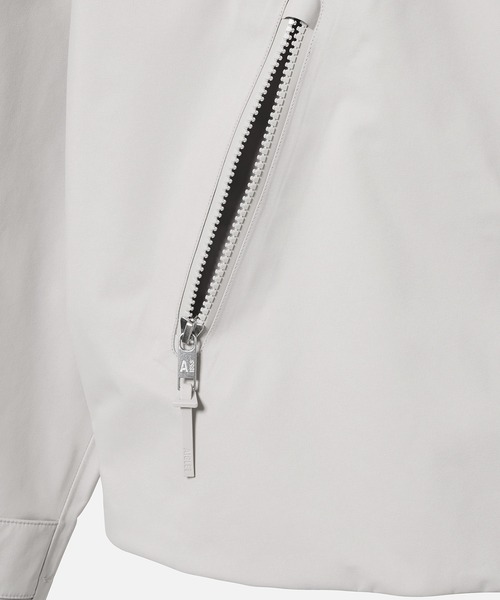 AIGLE(エーグル)の「GORE-TEX ゴアテックス 防風 撥水 防水 透湿 3レイヤー ショートフーデッドジャケット(マウンテンパーカー・レディース・オフホワイト/ブラック・40/38/36)」の15枚目の写真