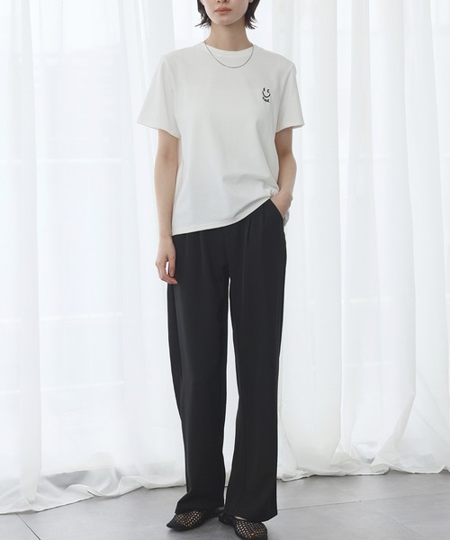 LOWO(ロワ)の「ワンポイントスマイリー刺繍Tシャツ カットソー(Tシャツ/カットソー・レディース・グレー/オフホワイト/チャコールグレー/ブラック/ピンク・FREE)」の8枚目の写真