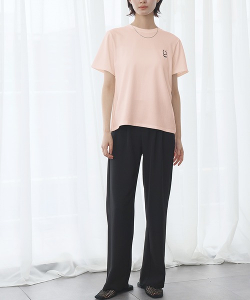LOWO(ロワ)の「ワンポイントスマイリー刺繍Tシャツ カットソー(Tシャツ/カットソー・レディース・グレー/オフホワイト/チャコールグレー/ブラック/ピンク・FREE)」の11枚目の写真