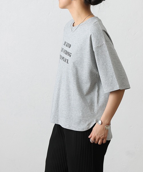 COLONY 2139(コロニートゥーワンスリーナイン)の「スマートラウンド半袖ロゴTシャツBEKIND(Tシャツ/カットソー・レディース・グレー/イエロー/ブラック/ホワイト/ブラウン・FREE)」の19枚目の写真