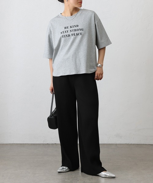 COLONY 2139(コロニートゥーワンスリーナイン)の「スマートラウンド半袖ロゴTシャツBEKIND(Tシャツ/カットソー・レディース・グレー/イエロー/ブラック/ホワイト/ブラウン・FREE)」の20枚目の写真
