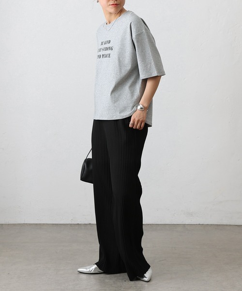 COLONY 2139(コロニートゥーワンスリーナイン)の「スマートラウンド半袖ロゴTシャツBEKIND(Tシャツ/カットソー・レディース・グレー/イエロー/ブラック/ホワイト/ブラウン・FREE)」の22枚目の写真