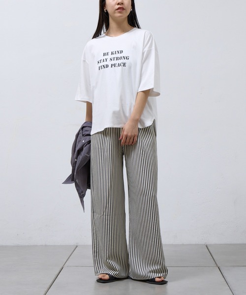 COLONY 2139(コロニートゥーワンスリーナイン)の「スマートラウンド半袖ロゴTシャツBEKIND(Tシャツ/カットソー・レディース・グレー/イエロー/ブラック/ホワイト/ブラウン・FREE)」の14枚目の写真