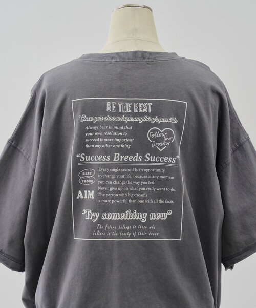 Another Branch olive des olive(アナザーブランチオリーブデオリーブ)の「裾ドロストロゴデザインプルオーバー(Tシャツ/カットソー・レディース・チャコールグレー/ピンク/ブルー/オフホワイト・FREE)」の6枚目の写真
