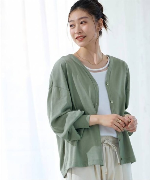 nissen(ニッセン)の「綿混うすカルⅤネックゆるシルエットカーディガン(UVカット・吸汗速乾・抗菌防臭・毛玉防止)<大きいサイズ有>(カーディガン/ボレロ・レディース・ブラック/オフホワイト/ネイビー/ラベンダー/イエロー/ピンク/オリーブ・L~LL/S~M/3L~4L)」の4枚目の写真