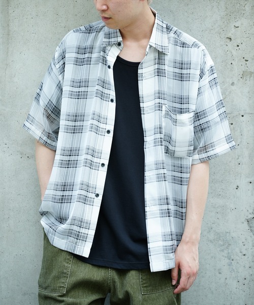 RATTLE TRAP(ラトルトラップ)の「ヴィンテージライク シアーレギュラーカラー半袖 チェックシャツ(シャツ/ブラウス・メンズ・ホワイト系その他/ブラック系その他・S/M/L/LL)」の2枚目の写真