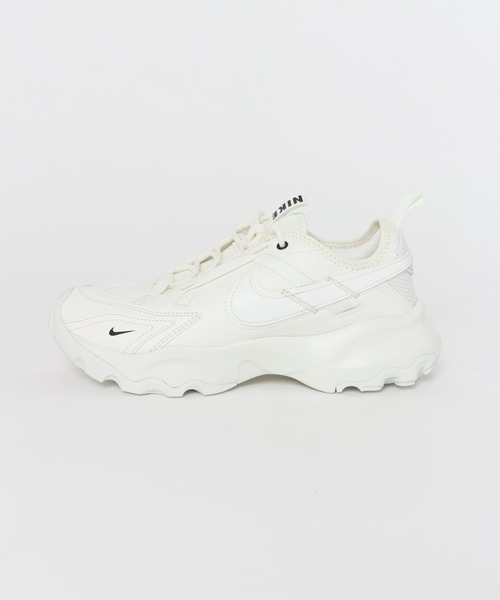 Nike スニーカーTC7900 ホワイト24.5cm 美品】NIKE TC7900 24.5cm ナイキレディーススニーカーホワイト