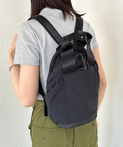 THE NORTH FACE(ザノースフェイス)の「国内未発売 THE NORTH FACE(ザ・ノースフェイス)/軽量 リュックサック バックパック ミニ 小さめ コンパクト/W NEVER STOP MINI BACKPACK(バックパック/リュック・レディース・ブラック/グレイッシュベージュ/カーキ・FREE)」の7枚目の写真