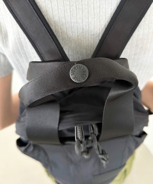 THE NORTH FACE(ザノースフェイス)の「国内未発売 THE NORTH FACE(ザ・ノースフェイス)/軽量 リュックサック バックパック ミニ 小さめ コンパクト/W NEVER STOP MINI BACKPACK(バックパック/リュック・レディース・ブラック/グレイッシュベージュ/カーキ・FREE)」の13枚目の写真