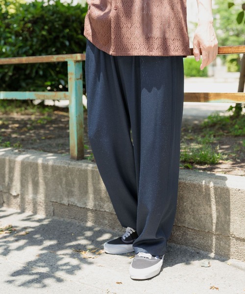 ITEMS URBANRESEARCH（アイテムズ アーバンリサーチ）の「Iridescent Wide Trousers（その他パンツ・メンズ・ブラック/ベージュ/ネイビー・MEDIUM/LARGE）」の3枚目の写真