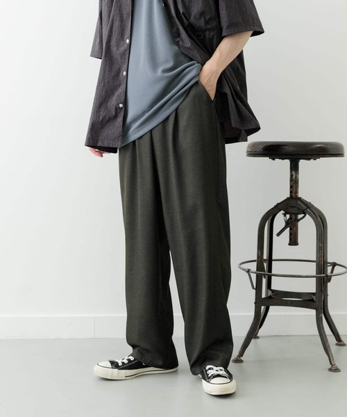 ITEMS URBANRESEARCH（アイテムズ アーバンリサーチ）の「Iridescent Wide Trousers（その他パンツ・メンズ・ブラック/ベージュ/ネイビー・MEDIUM/LARGE）」の14枚目の写真