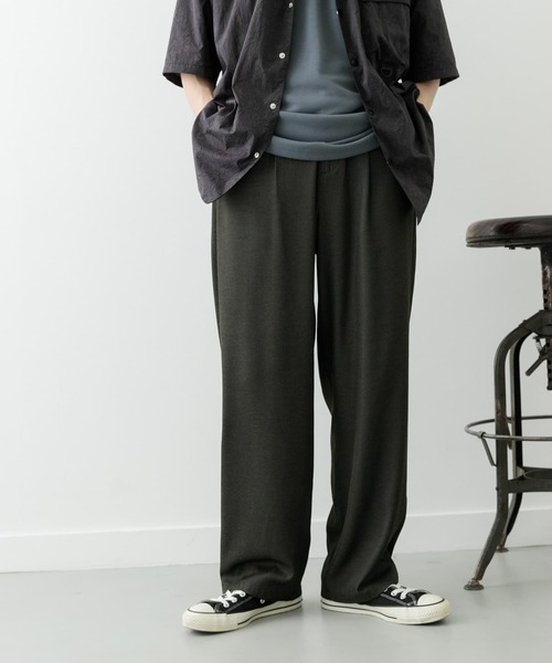 ITEMS URBANRESEARCH（アイテムズ アーバンリサーチ）の「Iridescent Wide Trousers（その他パンツ・メンズ・ブラック/ベージュ/ネイビー・MEDIUM/LARGE）」の15枚目の写真