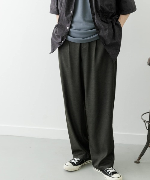 ITEMS URBANRESEARCH（アイテムズ アーバンリサーチ）の「Iridescent Wide Trousers（その他パンツ・メンズ・ブラック/ベージュ/ネイビー・MEDIUM/LARGE）」の16枚目の写真