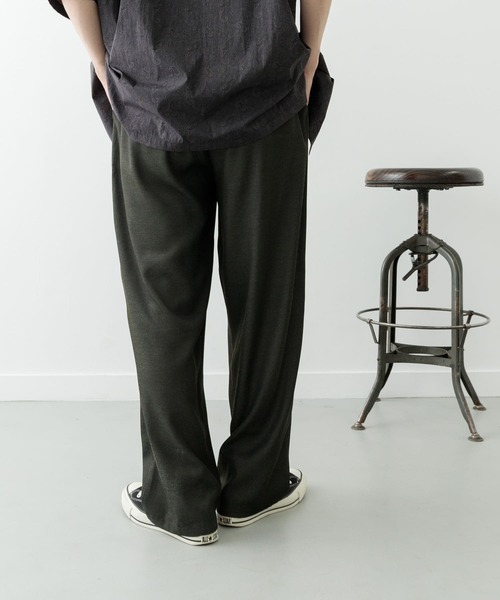 ITEMS URBANRESEARCH（アイテムズ アーバンリサーチ）の「Iridescent Wide Trousers（その他パンツ・メンズ・ブラック/ベージュ/ネイビー・MEDIUM/LARGE）」の17枚目の写真