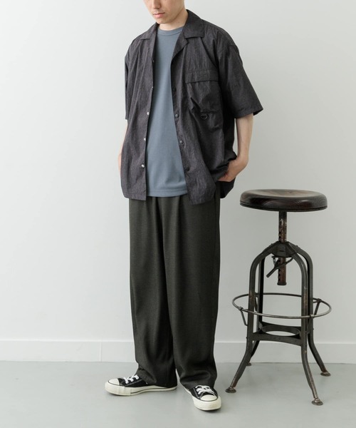 ITEMS URBANRESEARCH（アイテムズ アーバンリサーチ）の「Iridescent Wide Trousers（その他パンツ・メンズ・ブラック/ベージュ/ネイビー・MEDIUM/LARGE）」の18枚目の写真