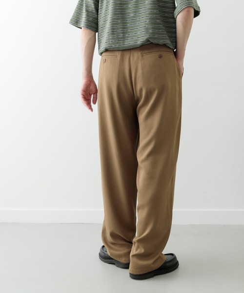 ITEMS URBANRESEARCH（アイテムズ アーバンリサーチ）の「Iridescent Wide Trousers（その他パンツ・メンズ・ブラック/ベージュ/ネイビー・MEDIUM/LARGE）」の22枚目の写真