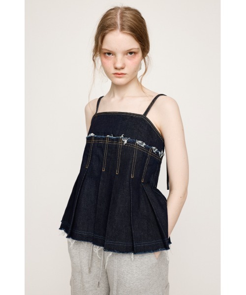 SLY(スライ)の「PLEATS DENIM CAMI TOPS プリーツ デニム キャミ トップス(キャミソール・レディース・ブルー/ライトブルー・FREE)」の18枚目の写真