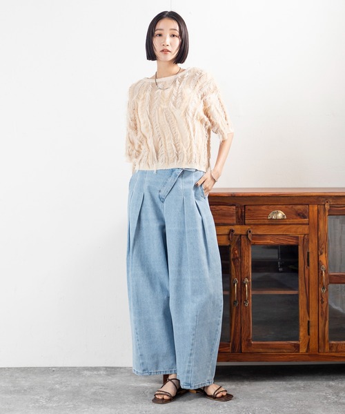 MILLION CARATS（ミリオンカラッツ）の「【麻タッチ×華やかフリンジ】視線をさらうショート丈ニットで、夏の装いにリズムをプラスする大人の夏映えトップス！（Tシャツ/カットソー・レディース・マルチ/オフホワイト/グリーン・FREE）」の8枚目の写真